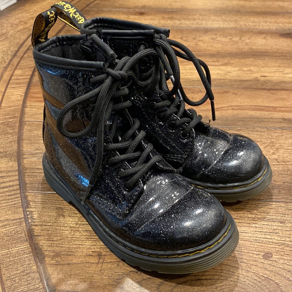Kids Dr Martens boots .. black glitter size 11us